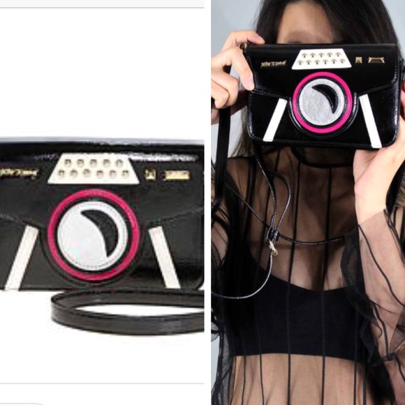 Betsey Johnson Handbags - 🌺BetseyJohnson  Black Camera Crossbody Purse.